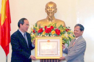 Trao Tặng Huân Chương Độc Lập Cho Ông Hà Quang Dự.